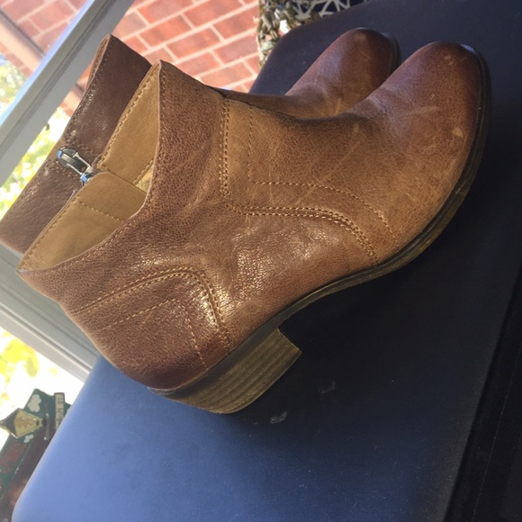 Shoes - Picture 1 of 3